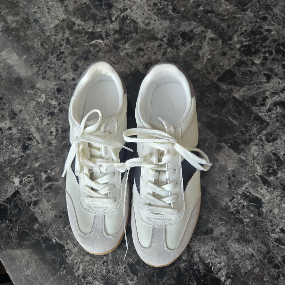 Universal Thread White and Black Sneakers with Tan Sole